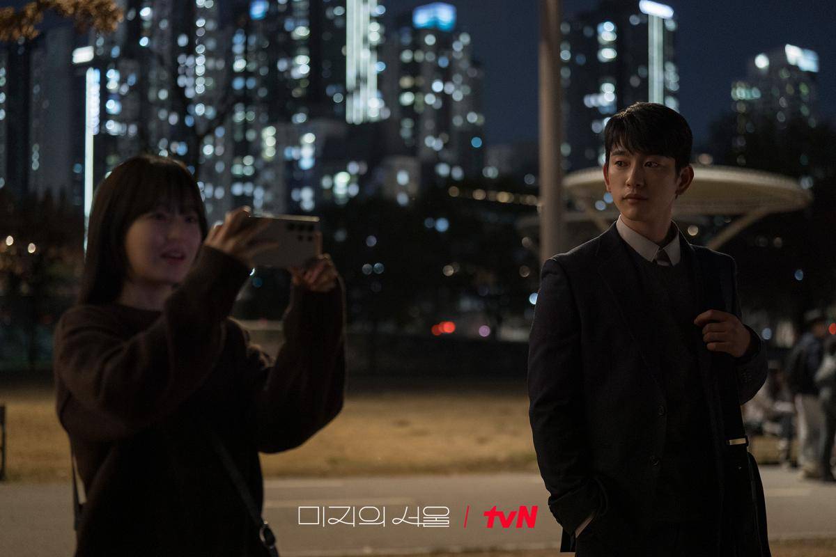 Ho Su yang masih mengagumi kepribadian Mi Ji setelah mereka tumbuh dewasa. (x.com/CJnDrama)